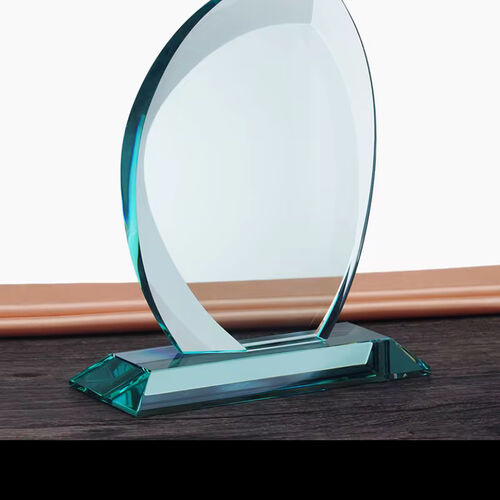 The Barra Leaf 190mm 2D octagonal Presentation Crystal/Trophy