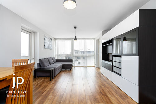 CENTURY WHARF CARDIFF BAY FURNISHED ONE BEDROOM APARTMENT WITH BALCONY