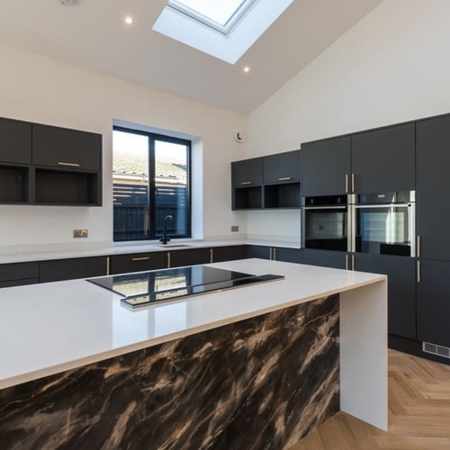 White quartz kitchen worktop