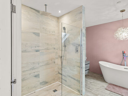 Vicar Street, Falkirk, FK1 1LL