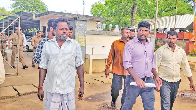 வெடுக்குநாறிமலை சிவன் ஆலய பூசகரிடம் பயங்கரவாத புலனாய்வு பிரிவு 