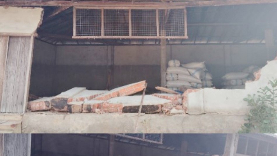 வவுணதீவில் காட்டு யானையால் நாசமாக்கப்பட்ட நெல் களஞ்சியசாலை