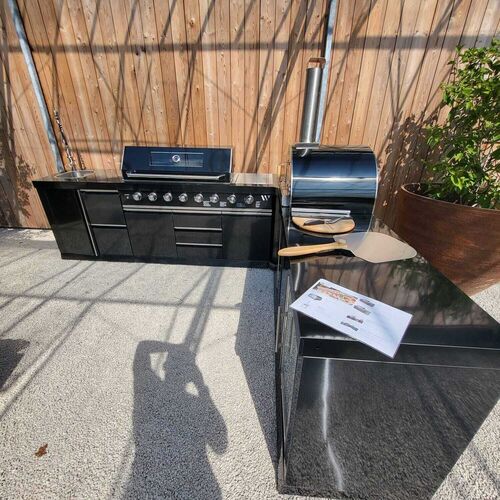 Superior Outdoor Grill with Pizza oven