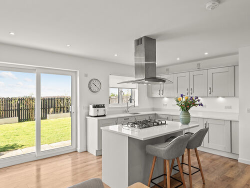 Wallace Crescent, Saline, KY12 9TN