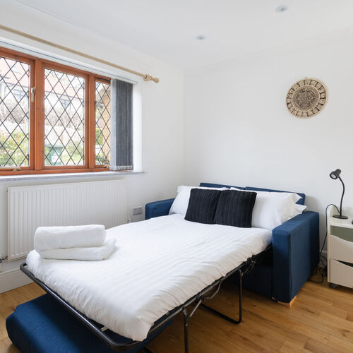 The Oaks, Watford WD19 4LR