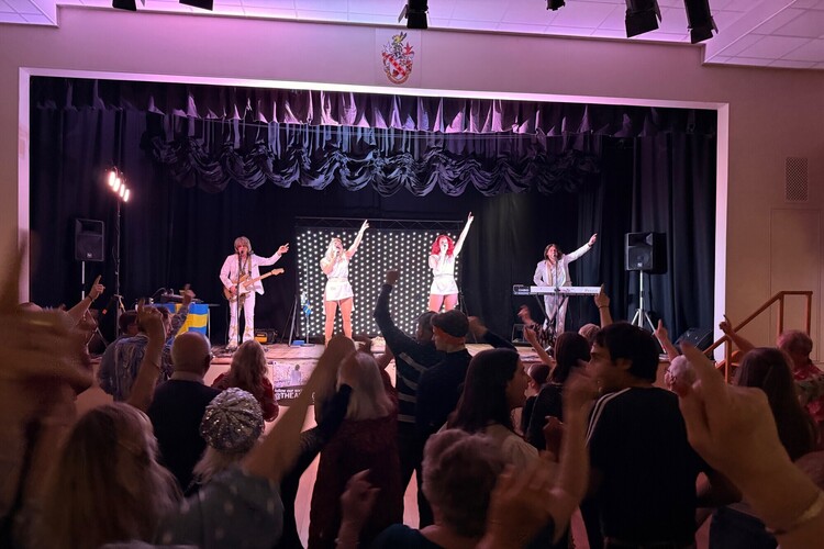 The Henfield Hall | Henfield Hall Venue Sussex | Henfield Hall Garden Room Sussex | Village Hall Garden Sussex