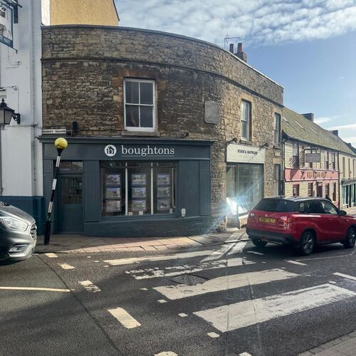 BUCKINGHAM TOWN CENTRE - 1 BEDROOM 