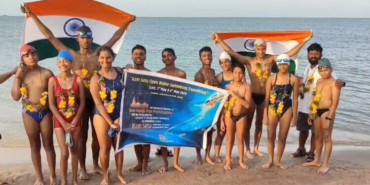 12 நீச்சல் வீரர்கள், வீராங்கனைகள் சாதனை