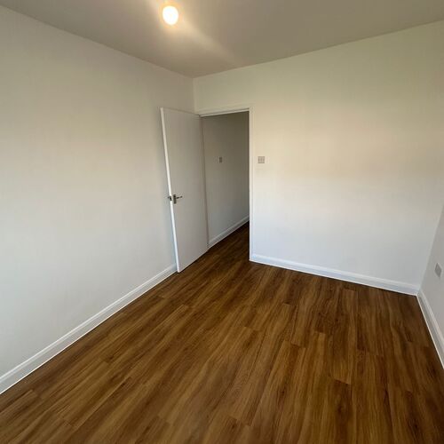 2 Bedroom Flat To Let with Parking