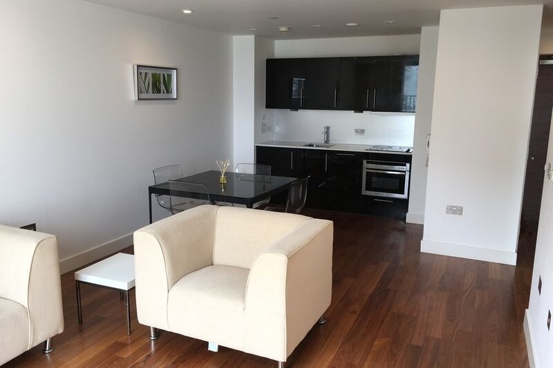 HAYES APARTMENTS CARDIFF CITY CENTRE FURNISHED ONE BEDROOM APARTMENT