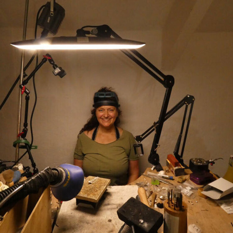 About | Gypsy Jeweller | One to one jewellery tuition |  Learn enamelling and stone setting | Unique handcrafted jewellery