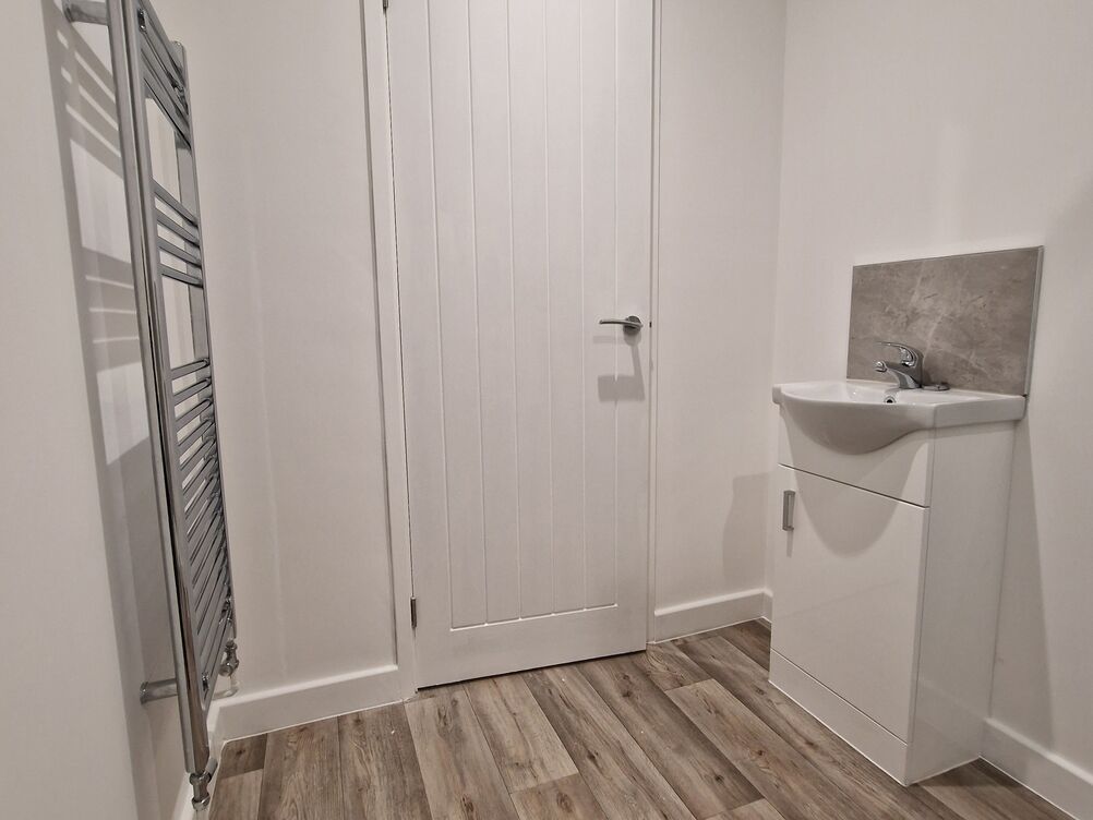 New 3x1 bedroom flats above commercial premises