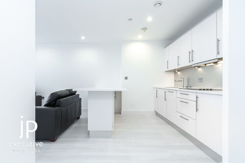 HAYES APARTMENTS CARDIFF CITY CENTRE FURNISHED TWO BEDROOM APARTMENT