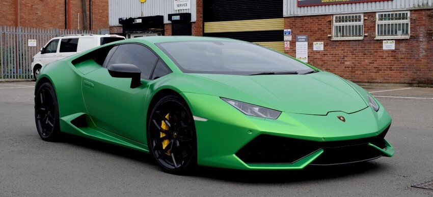 Lamborghini Huracan with green colour change wrap