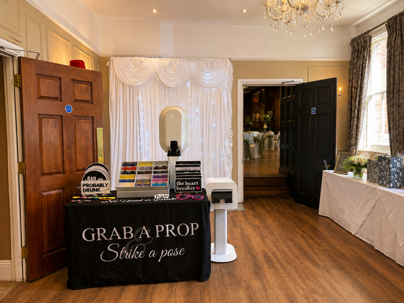 Gallery  | Pic Me! by Sweetalicious | Wedding Photo Booth Hire Hampshire | Corporate Photo Booth Hire Southampton | Luxury Photo Booth Hire Bournemouth