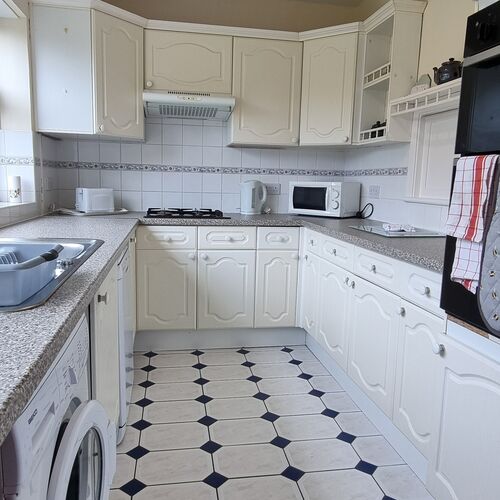 Albemarle Gate 3 Bedroom 2 Bathroom House Overlooking Pittville Park