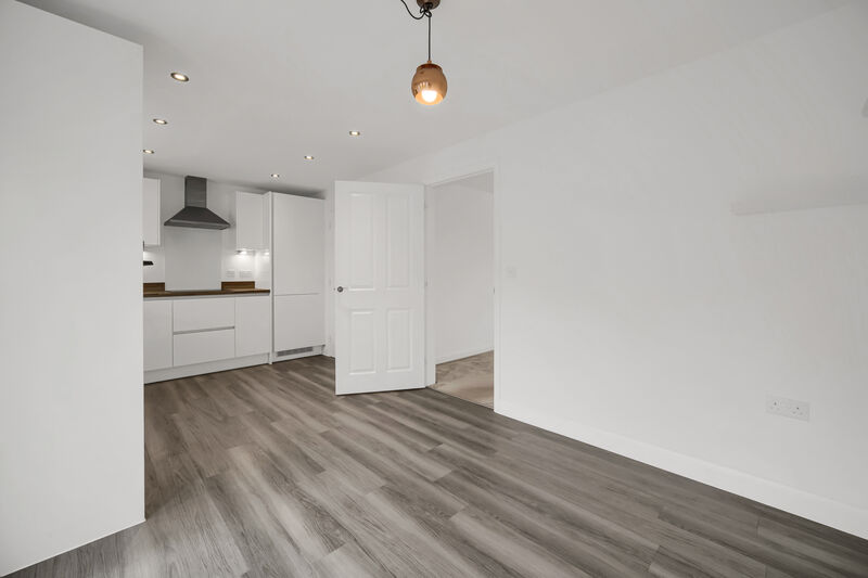 CLOS GLASCOED DINAS POWYS UNFURNISHED THREE BEDROOM DETACHED HOUSE WITH GARAGE 