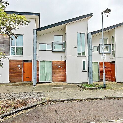 3 BEDROOM Mid Terrace For Sale