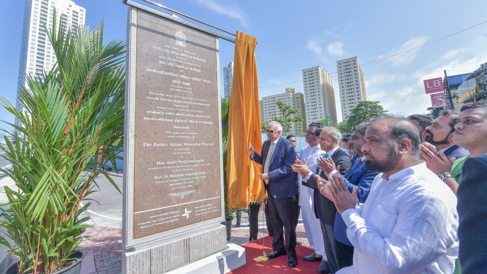 கொம்பனித்தெரு மேம்பாலம் ஜனாதிபதியினால் மக்கள் பாவனைக்கு கையளிப்பு