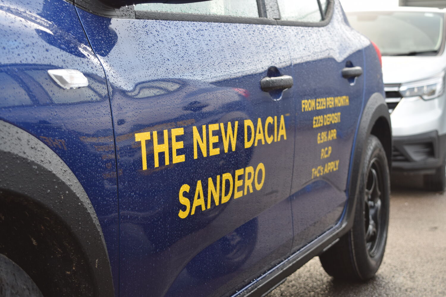 Renault Cardiff - 3x Dacia Sandero