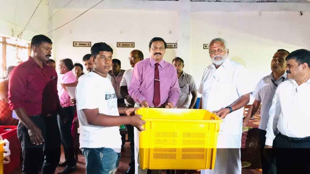 ஜனநாயக வழியில் அணிதிரண்டால் மக்களுக்கு தீர்வு பெற்றுத்தர தயார் அமைச்சர் டக்ளஸ் 