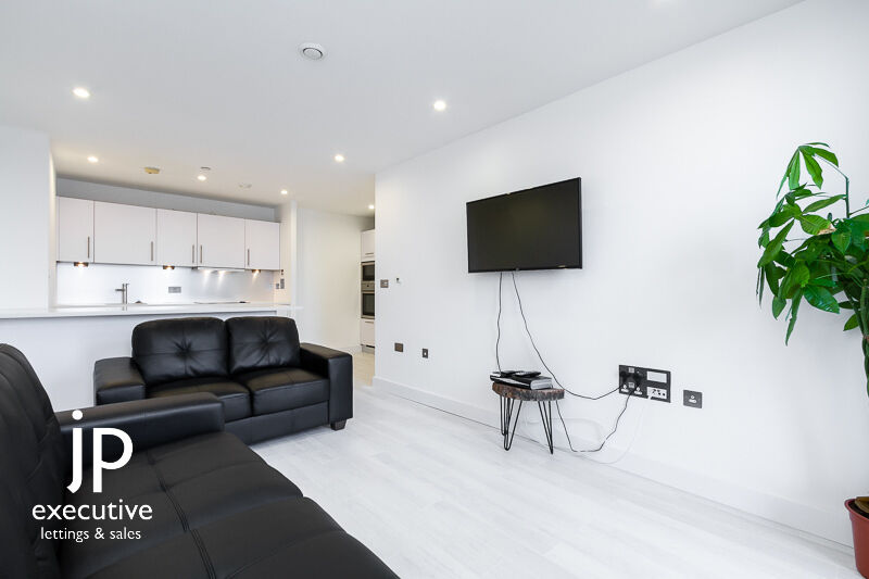 HAYES APARTMENTS CARDIFF CITY CENTRE FURNISHED TWO BEDROOM APARTMENT