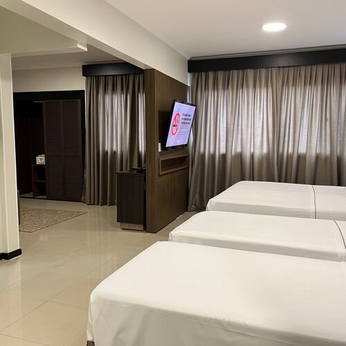 ** LIMITED LATE AVAILABILITY PLEASE CHECK WITH BLUMAR ** - Wyndham Golden Foz Suites - Category: 4 STAR