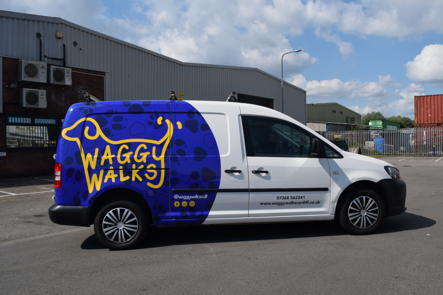 Waggy Walks - Volkswagen Caddy Maxi
