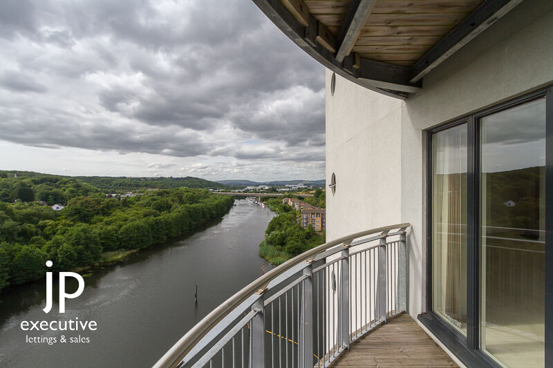 ROMA HOUSE VICTORIA WHARF CARDIFF BAY UNFURNISHED THREE BEDROOM APARTMENT WITH WATER VIEWS.
