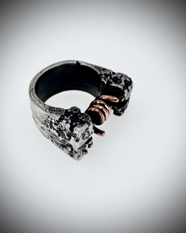 4mm Urban Decay ‘Barbed’ ring