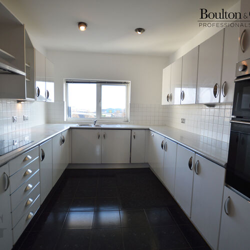 Renting in Cardiff - 3 Bedroom Duplex Penthouse Apartment, Cardiff Bay