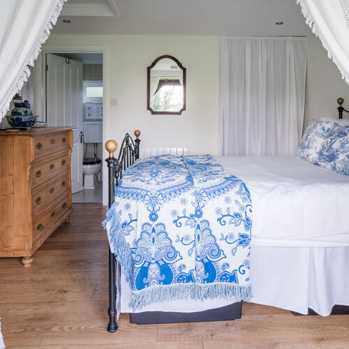 Little Tolpitts Lane, Watford WD18 9QG