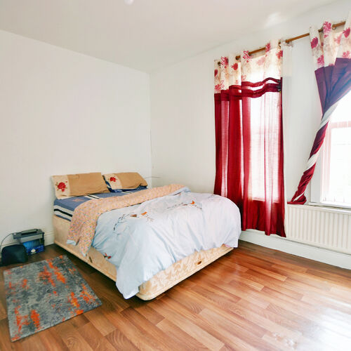 3 Bed Mid-Terrace For Rent