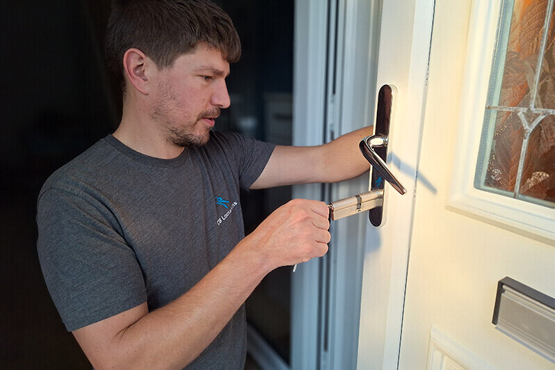 Locksmith Newton Purcell