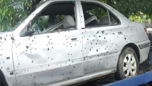 புலிகள் தாக்கியபோது பயணித்த காருடன் பொன்சேகா பிரசாரம்