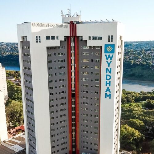 ** LIMITED LATE AVAILABILITY PLEASE CHECK WITH BLUMAR ** - Wyndham Golden Foz Suites - Category: 4 STAR