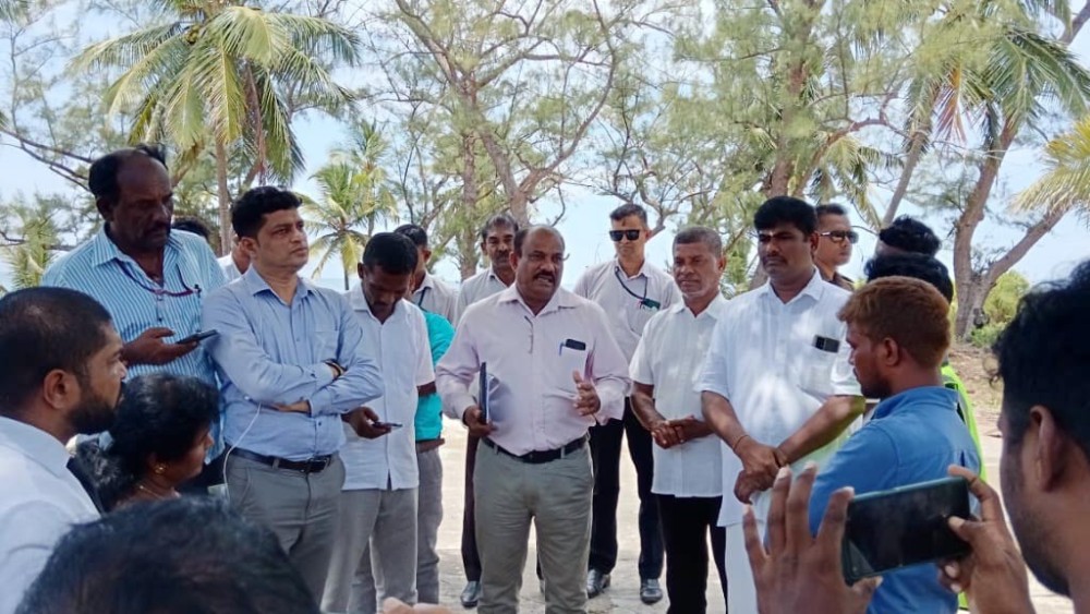 திருக்கோவிலில் மீண்டும் இல்மனைற் அகழ முயற்சி -மக்கள் எதிர்ப்பால் இடைநிறுத்தம்