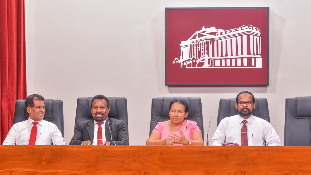 நாடளாவிய ரீதியில் நடமாடும் சேவை