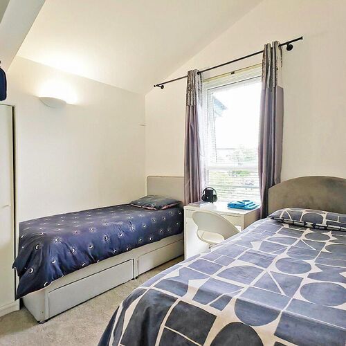 3 BEDROOM Mid Terrace For Sale