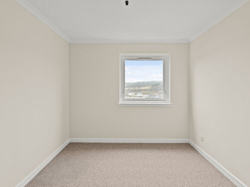 Calder Place, Hallglen, Falkirk, FK1 2QZ