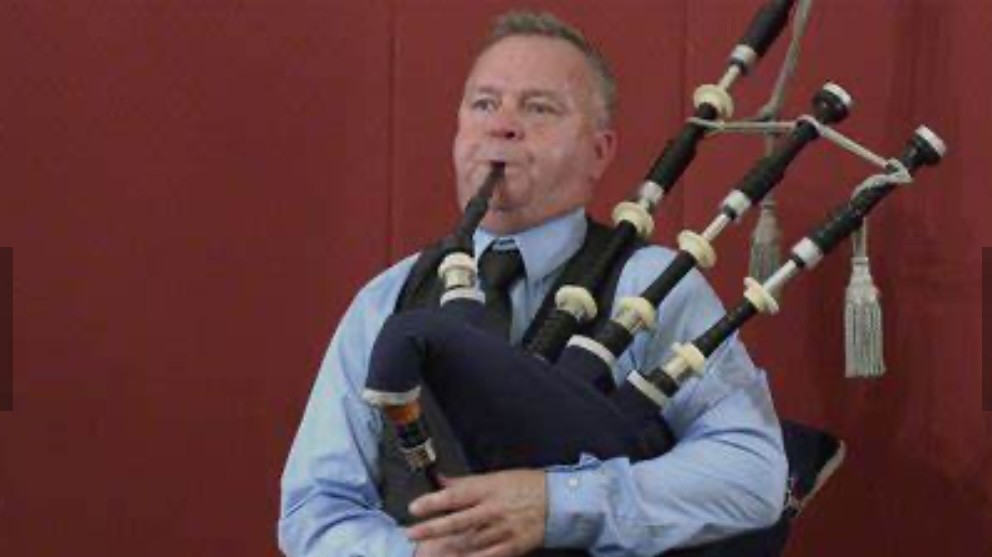 Stuart Liddell MBE wins the Open Piobaireachd at the London Championships.