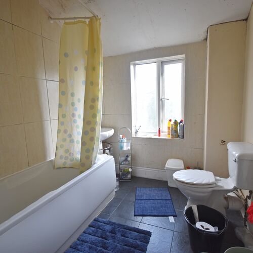 2 BEDROOM Mid Terrace For SALE