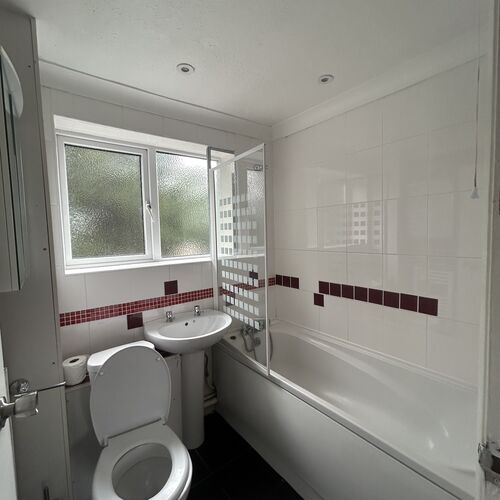 WEST BLETCHLEY - 2 BEDROOM HOUSE with GARDEN