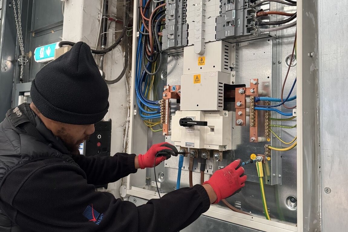 About us | Innovative Energy Systems Ltd | Emergency electrician Woking | Fuse board/Consumer unit replacement | Electrician Woking