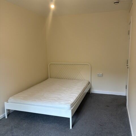 CONNIBURROW - ROOM RENTAL