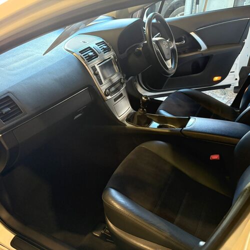 2015 (15) TOYOTA AVENSIS TOURER 2.0 D-4D DIESEL BUSISNESS EDITION 5 DOOR ESTATE 