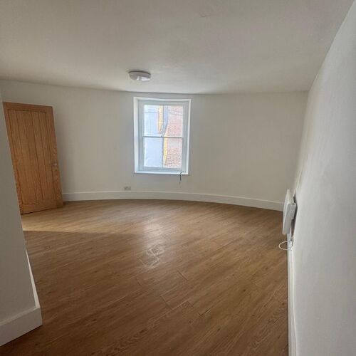 BUCKINGHAM TOWN CENTRE - 1 BEDROOM 