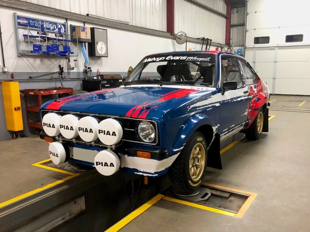 Motorsport graphics on a Ford Escort MK2 rally car