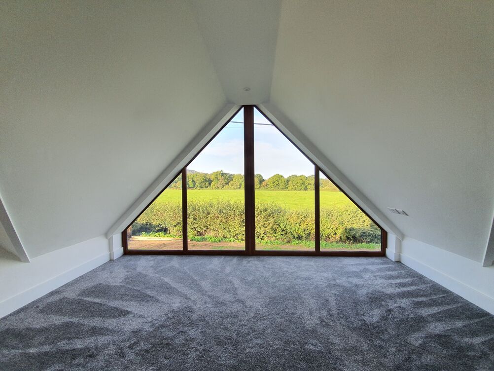 3 bedroom house with glass apex