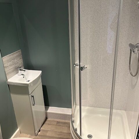 Cricklade Road  Ensuite Room To Let